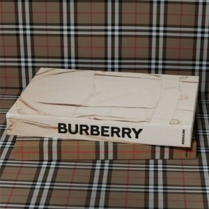 即将截止：Burberry 折上折 经典T恤$258 绗缝棉服$598